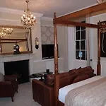 White Linen Whitby, Only מלון וויטבי