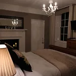 White Linen Whitby, Only מלון 4*