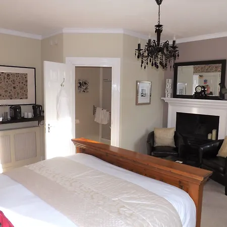 White Linen Whitby, Only מלון 4*