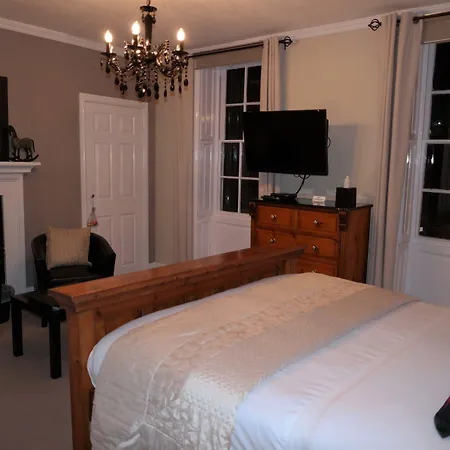 Hotel White Linen Whitby, Only