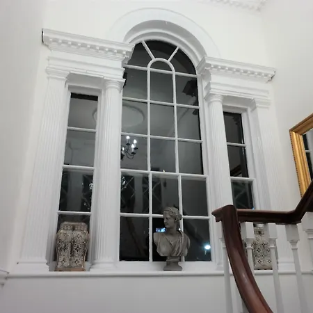 White Linen Whitby, Only ホテル