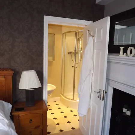 White Linen Whitby, Only 4*