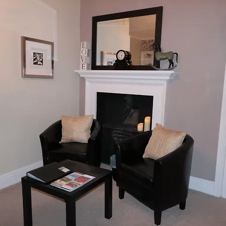 White Linen Whitby, Only ホテル 4*