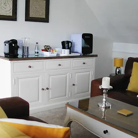 ホテル White Linen Whitby, Only 4*