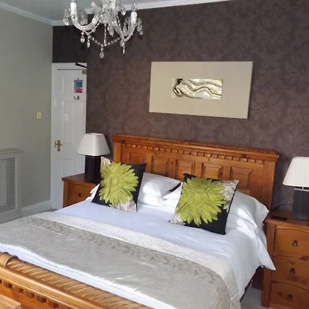 White Linen Whitby, Only ホテル 4*