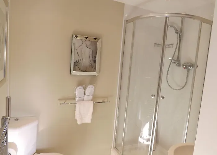 White Linen Whitby, Only 4*