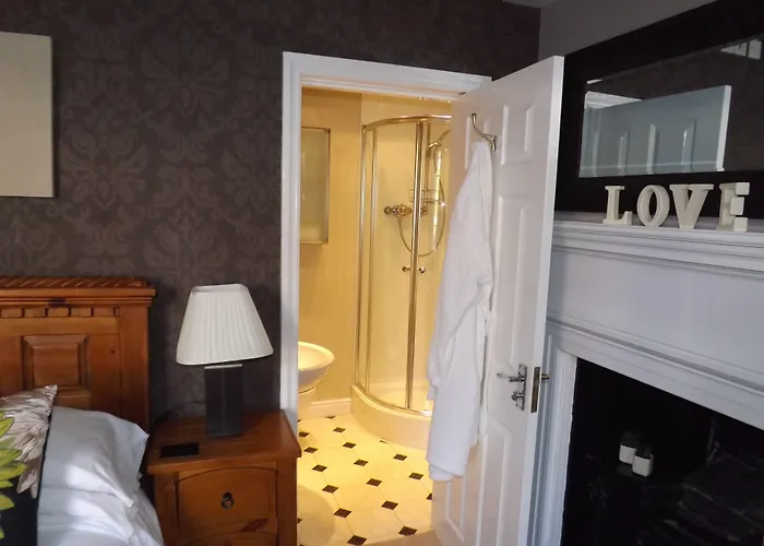 White Linen Whitby, Only 4*