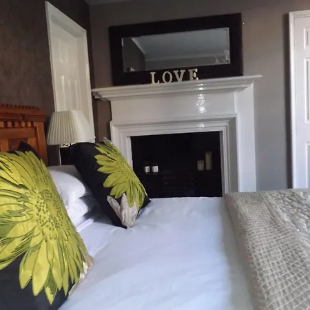 ホテル White Linen Whitby, Only 4*