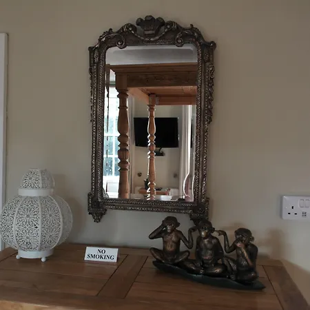 ホテル White Linen Whitby, Only 4*